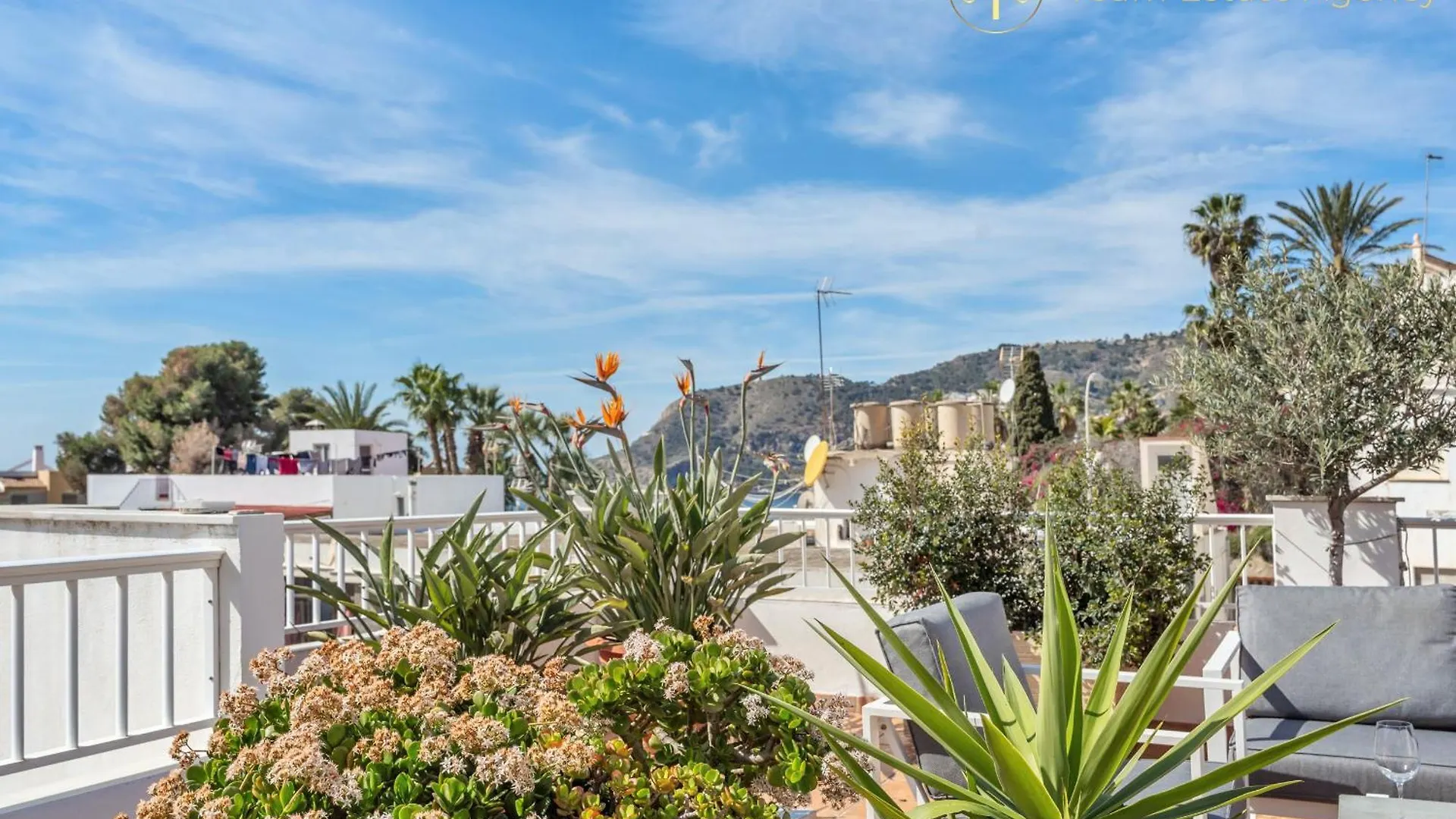 Big Terrace Retreat And Only Steps From Beach & Town La Herradura