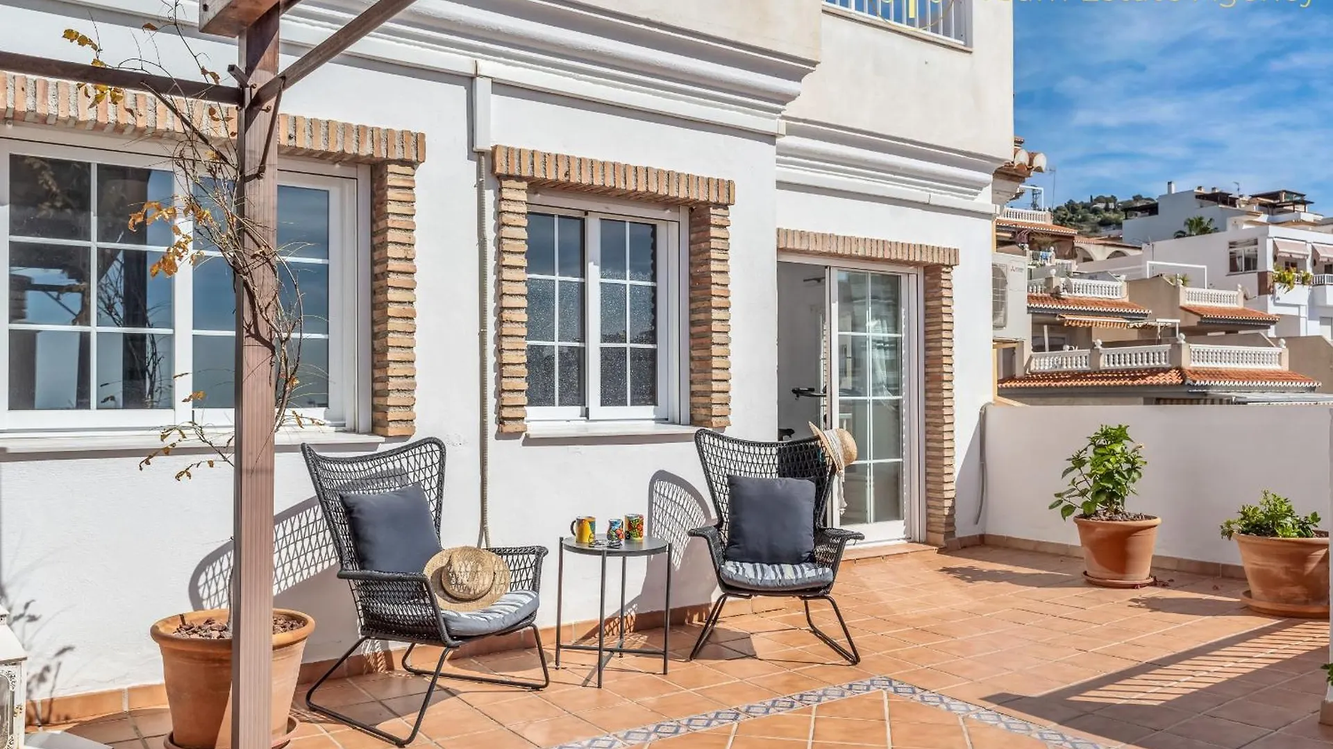 Apartment Big Terrace Retreat And Only Steps From Beach & Town La Herradura