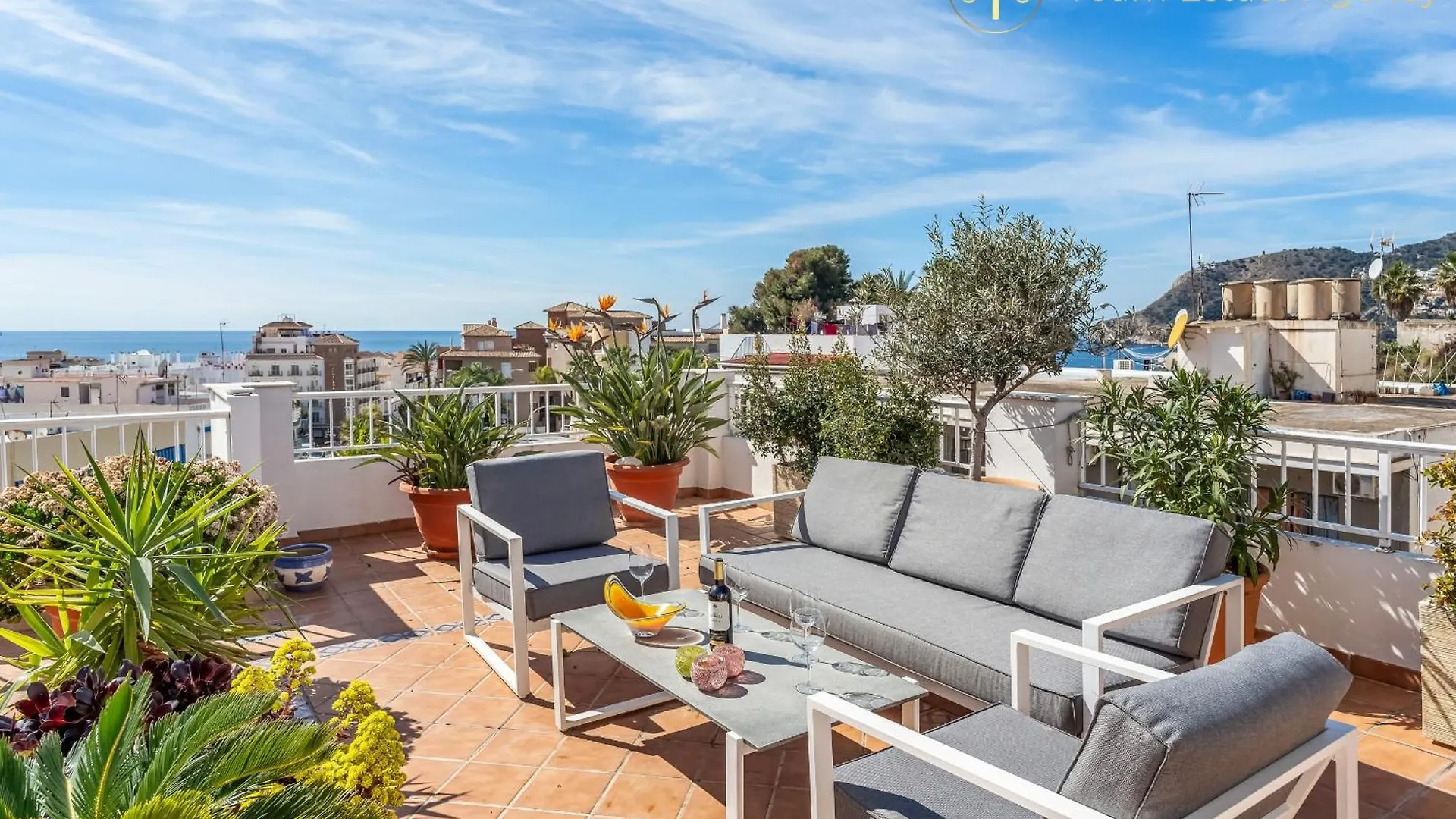 Big Terrace Retreat And Only Steps From Beach & Town La Herradura  Spain