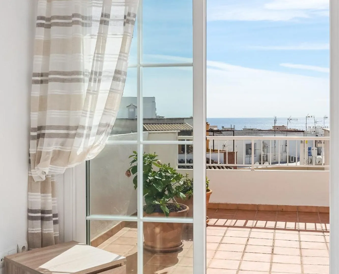 Apartment Big Terrace Retreat And Only Steps From Beach & Town La Herradura  Spain