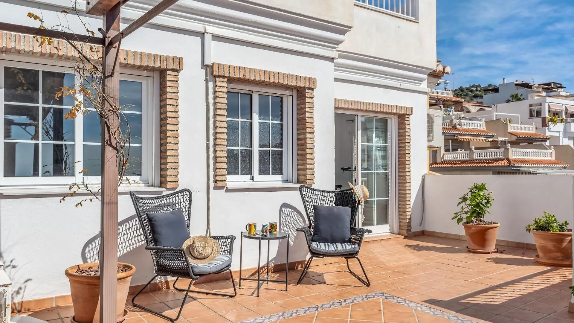 Apartment Big Terrace Retreat And Only Steps From Beach & Town La Herradura
