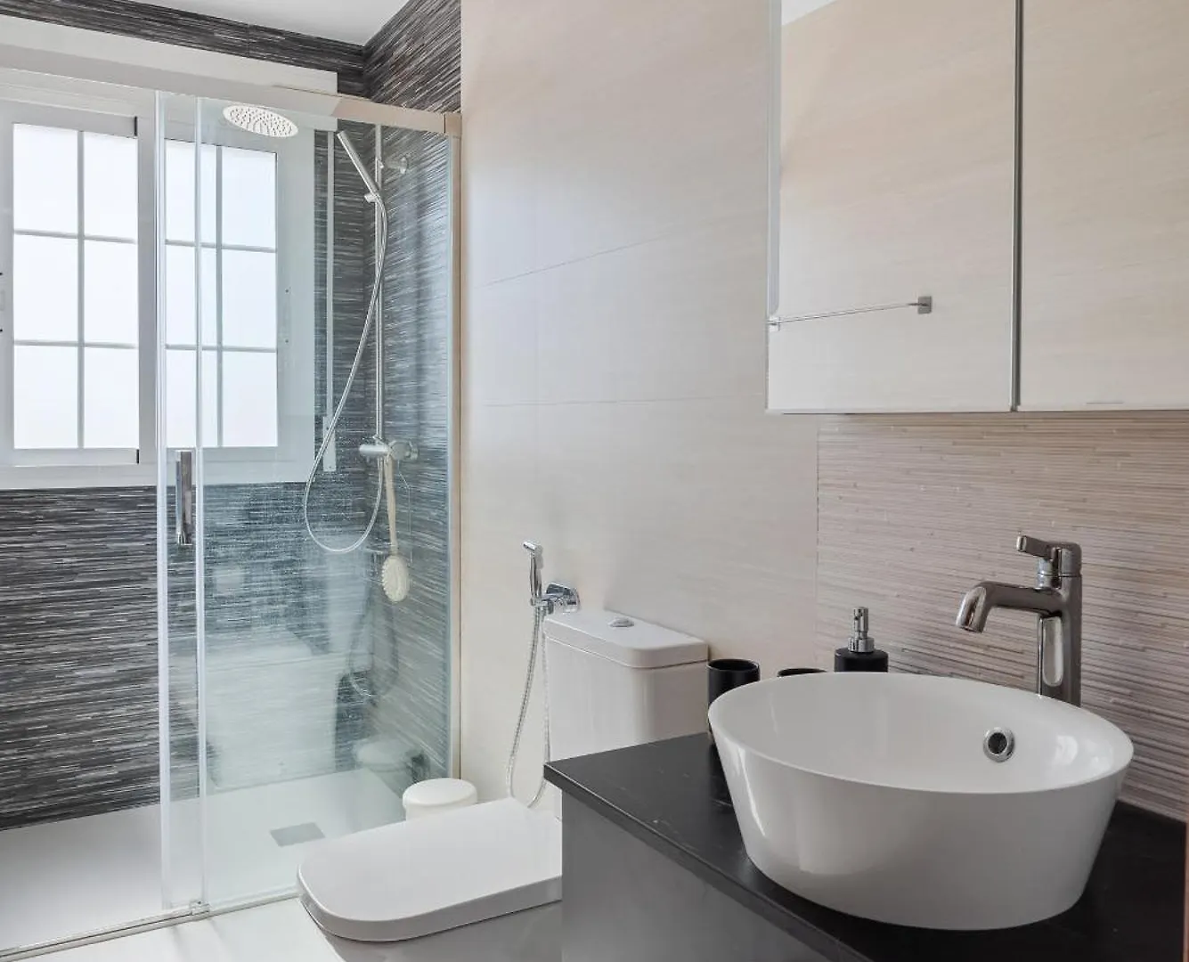 公寓 Big Terrace Retreat And Only Steps From Beach & Town 拉海瑞德拉