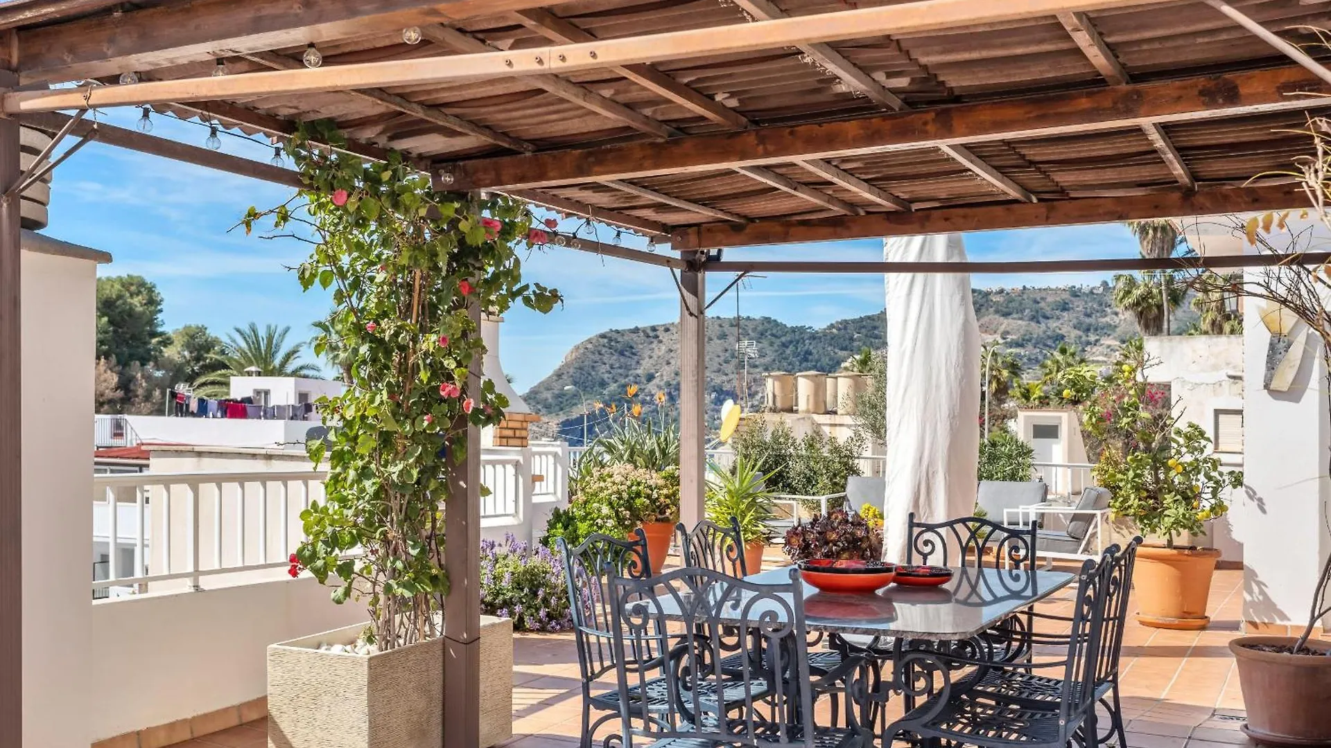Big Terrace Retreat And Only Steps From Beach & Town La Herradura